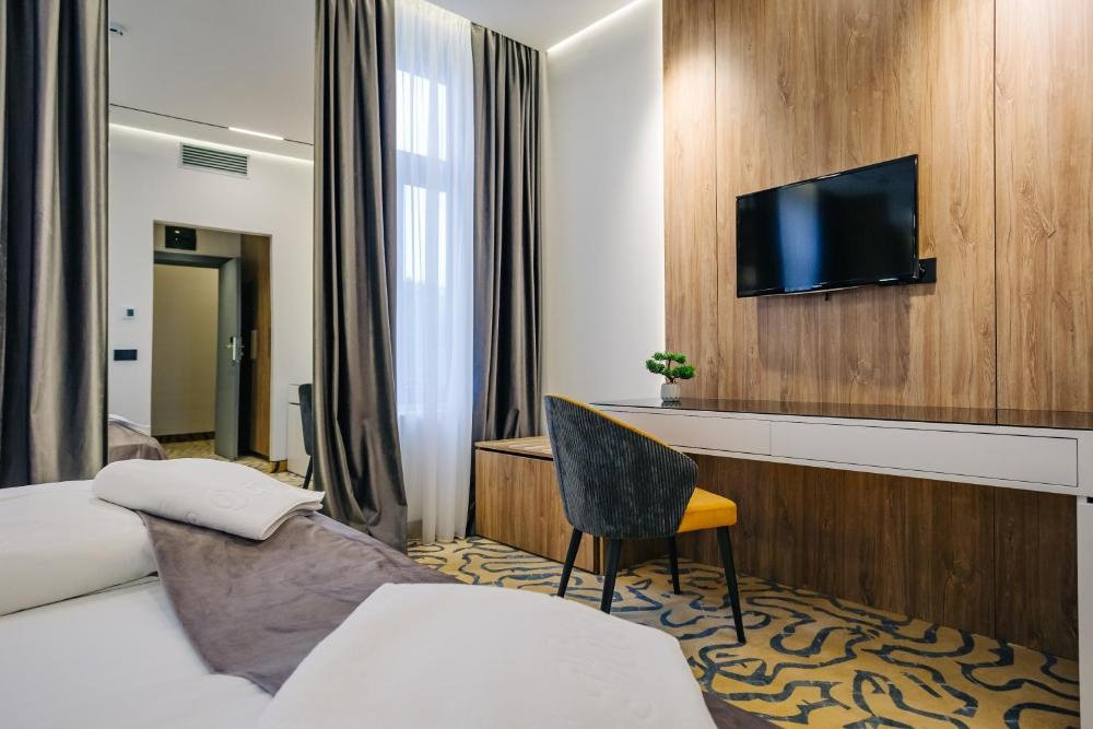 Room image 3